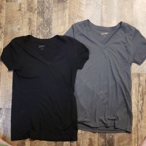 Arizona Jean's 2 t-shirts lot